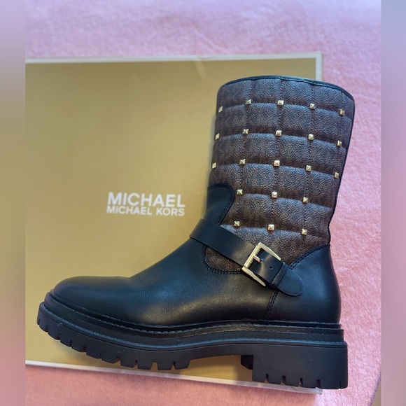 Michael Kors Logo ankle boots-7.5 - Picture 2 of 4